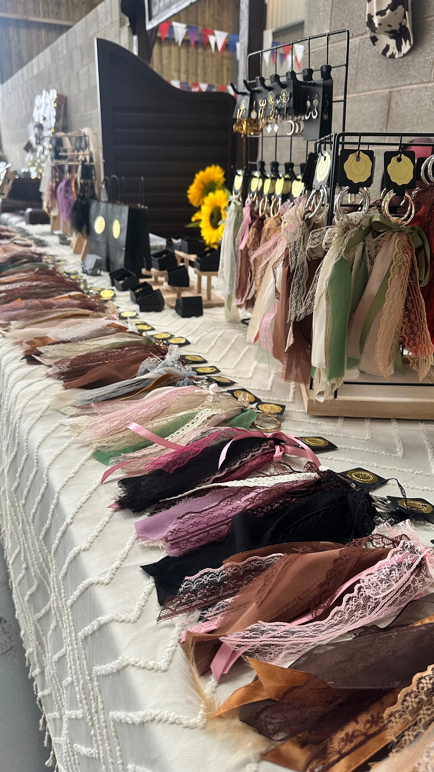 Beadless tassels