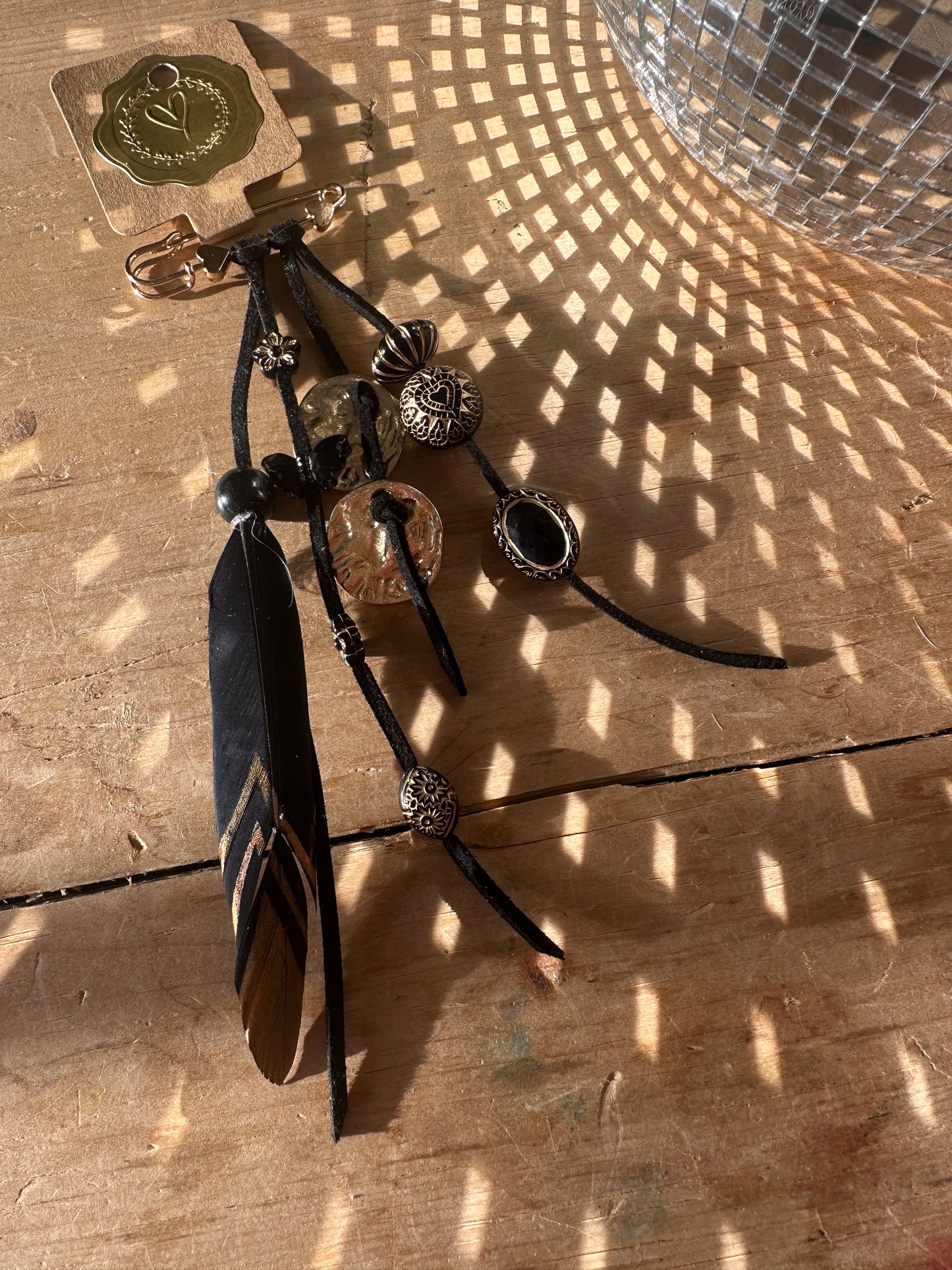 BC0022 Black and gold short length tassel