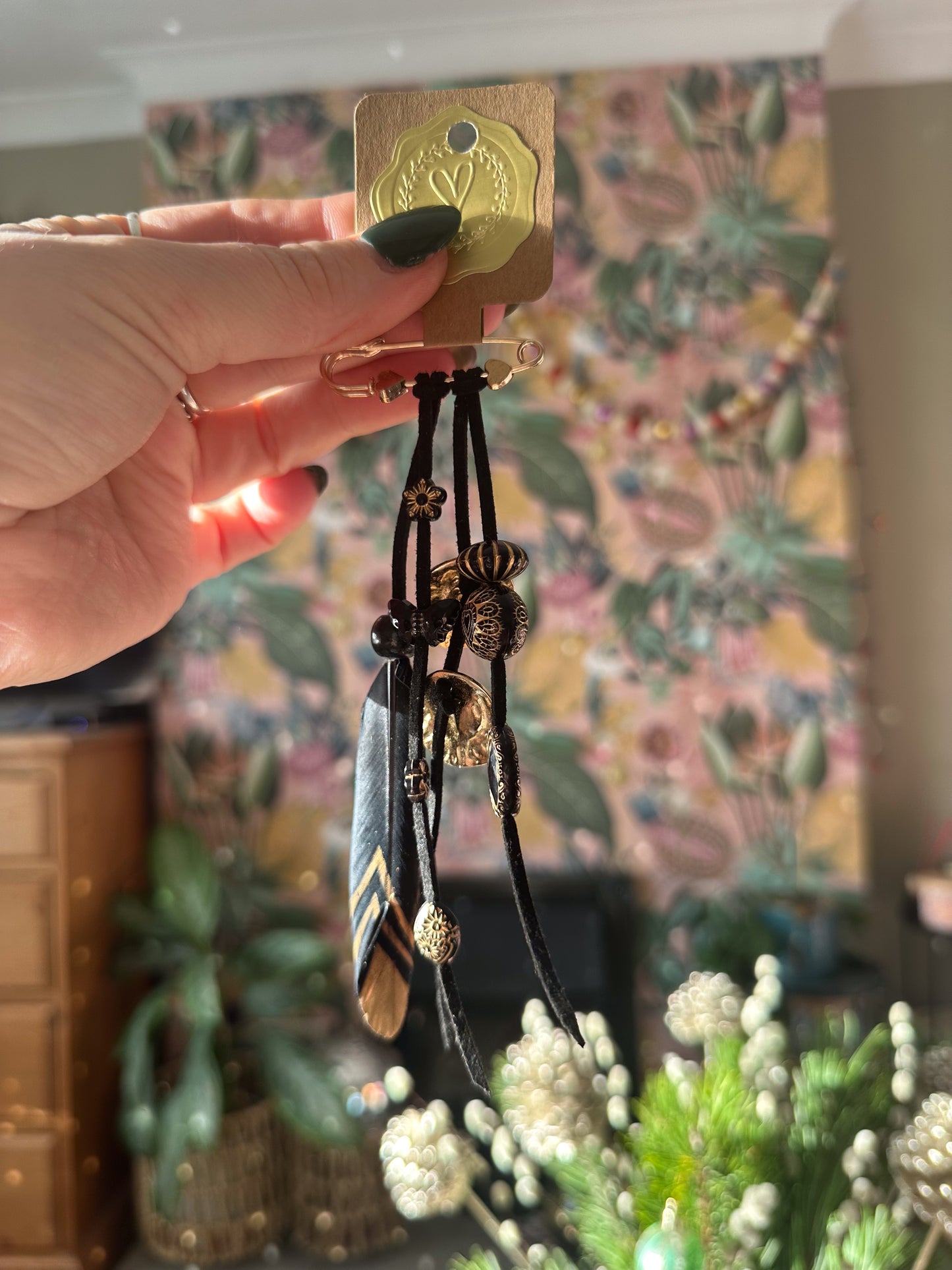 BC0022 Black and gold short length tassel