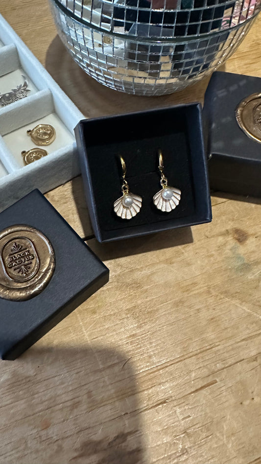 Boho soul pearl venus earrings